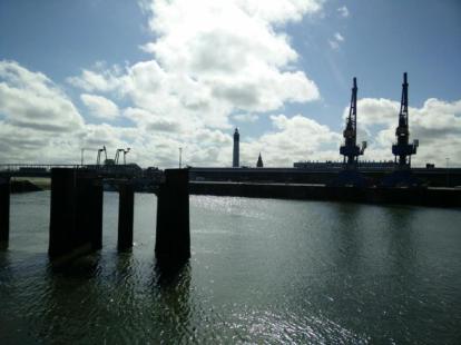 Photo1 : Zorun, "Les trois tours de l’Île Verte" Photo 2: Aurélia, "Rêve de grue à l’Institut national d’histoire de l’art" Photo 3:  Puckel_, "Le ciel de Riga" Photo 4: Jean-Pierre, "La belle napolitaine", Photo 5: Klorydryk, "Les grues de Calais" 